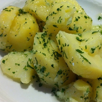 Boiled potatoes with parsley