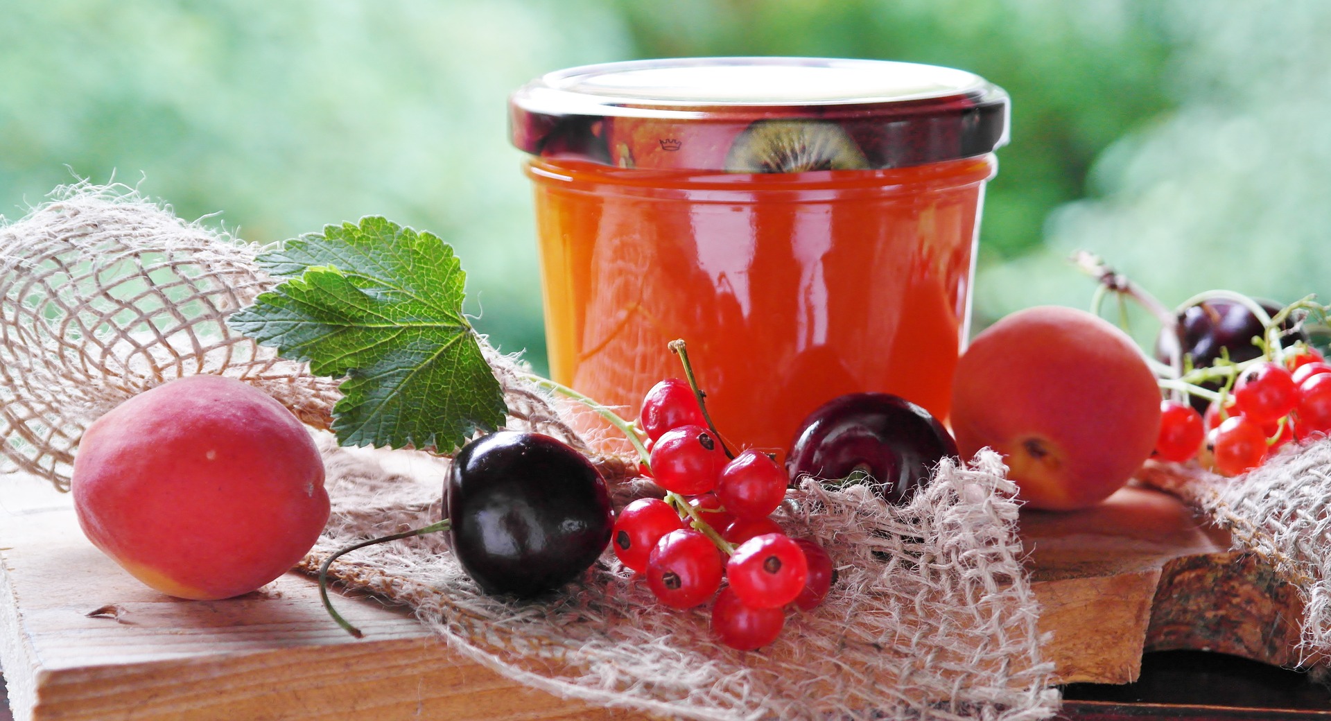 Fruit jam benefits and properties